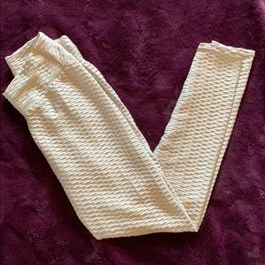 Cinched Butt Leggings NWOT